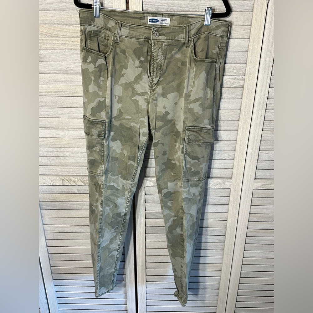 Old Navy Camouflage Skinny Pants